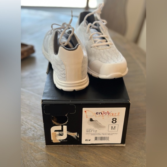 🆕 FootJoy EnJoy Golf Shoes Women's Size 8M 95712 White Mesh Spikeless Cleats - Picture 2 of 6